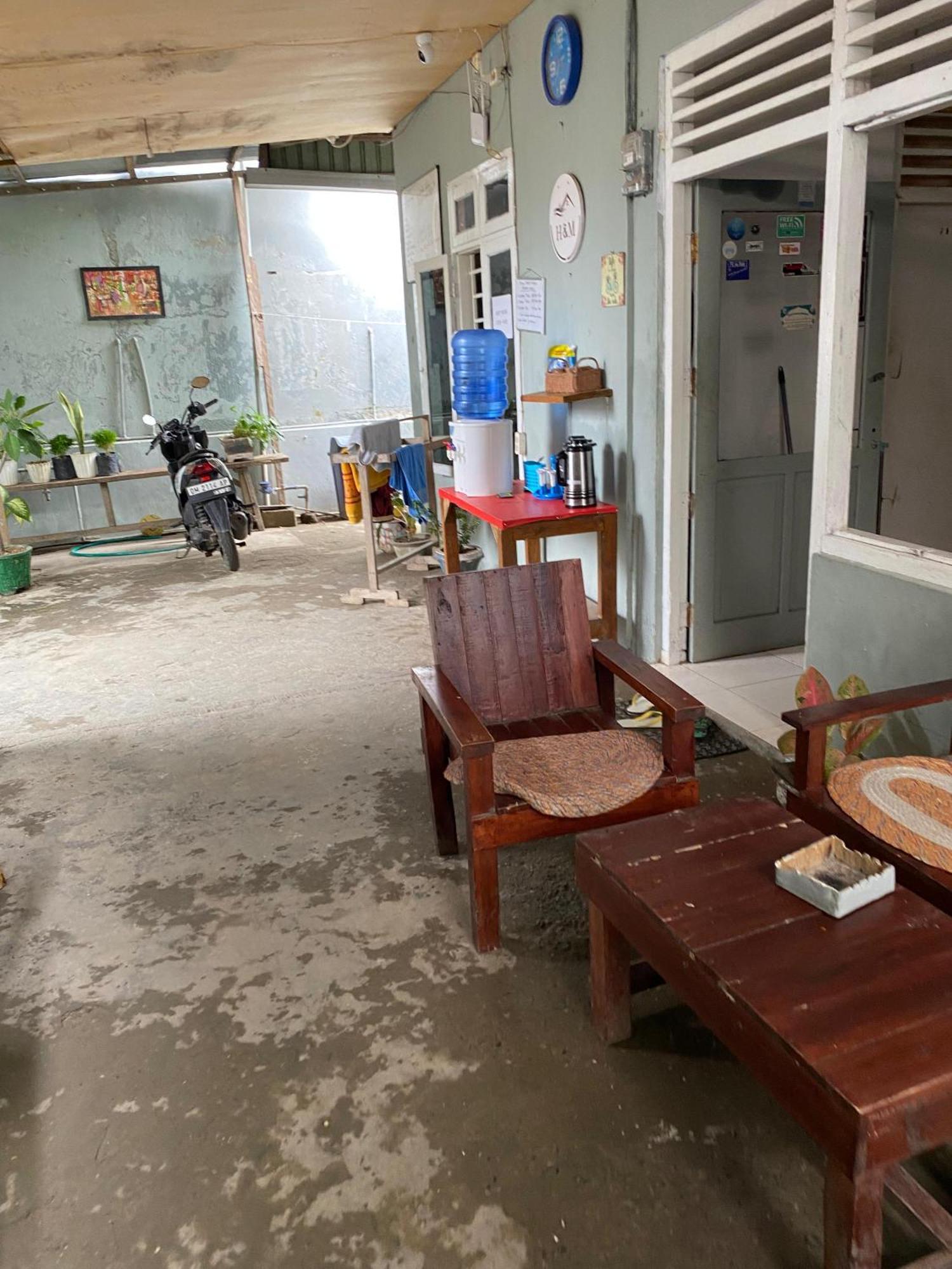 Harry & Mimin Homestay Gorontalo Exterior photo