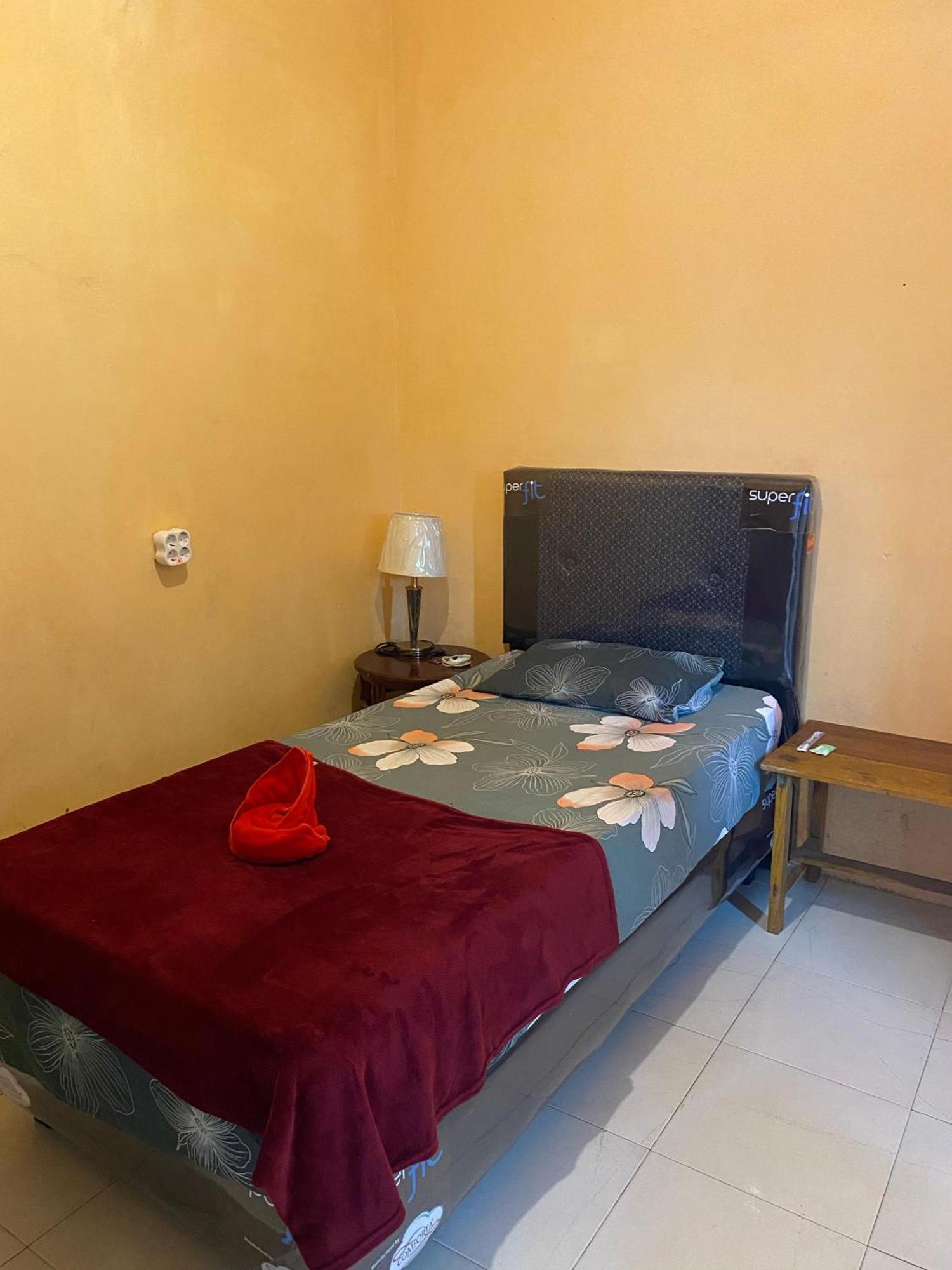 Harry & Mimin Homestay Gorontalo Exterior photo